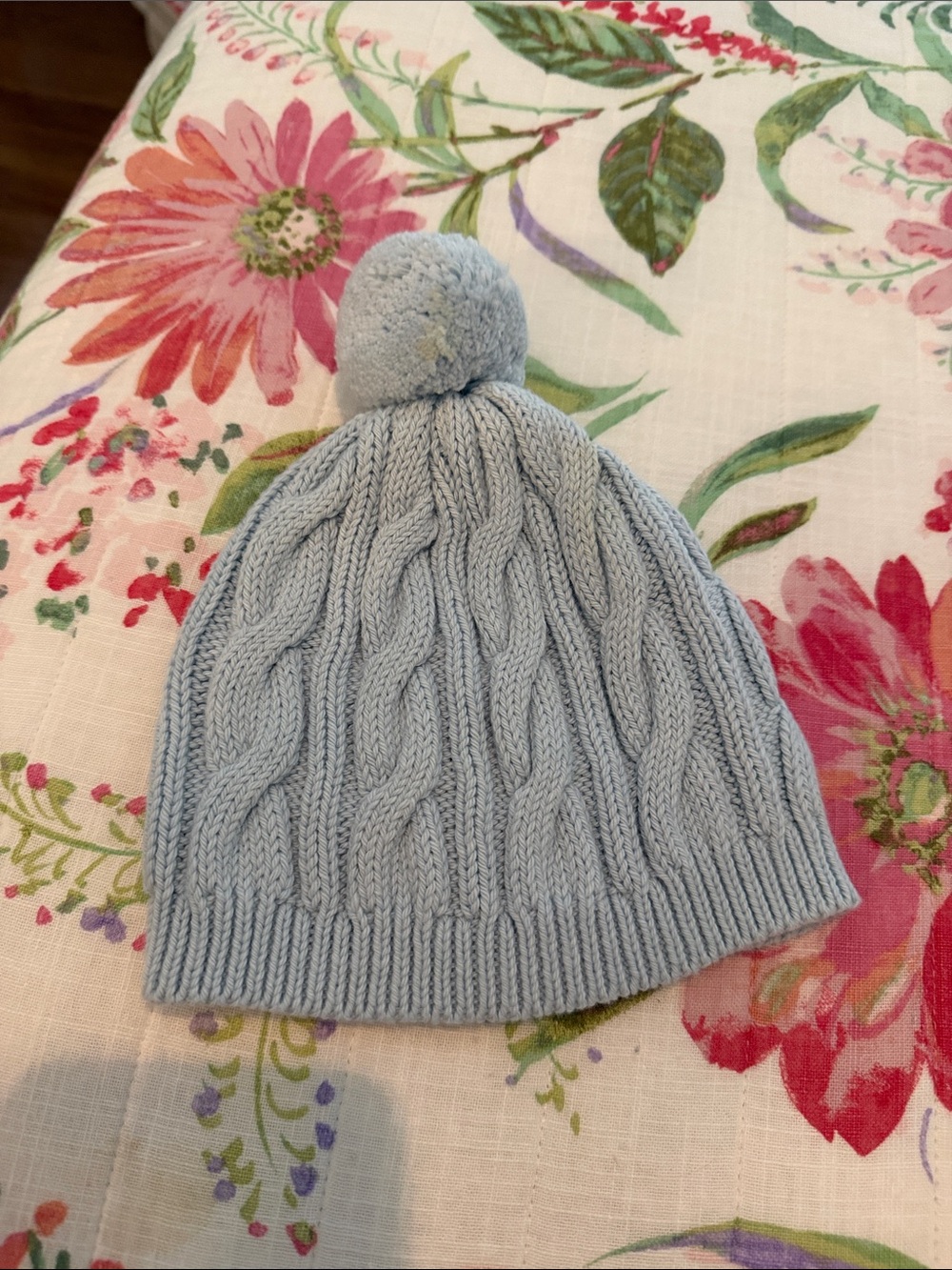 Like new TBBC cable sweater Pom Pom hat
